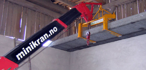 Lecamontering på låve